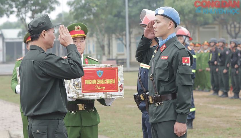 Gần 400 chiến sĩ Trung đoàn Cảnh sát cơ động Bắc Trung Bộ xuất quân huấn luyện- Ảnh 3.