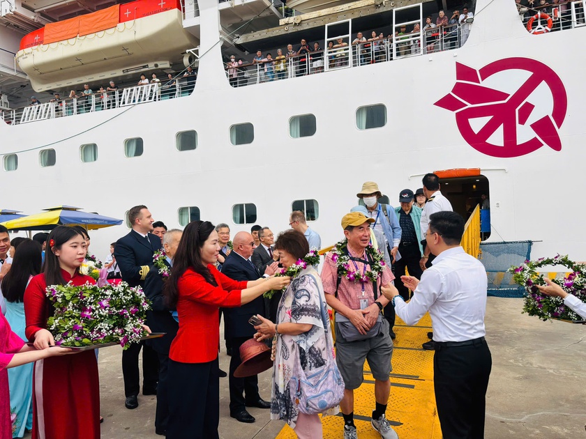 Quảng Ninh: Đón tàu biển quốc tế chở 1700 khách - Ảnh 2.