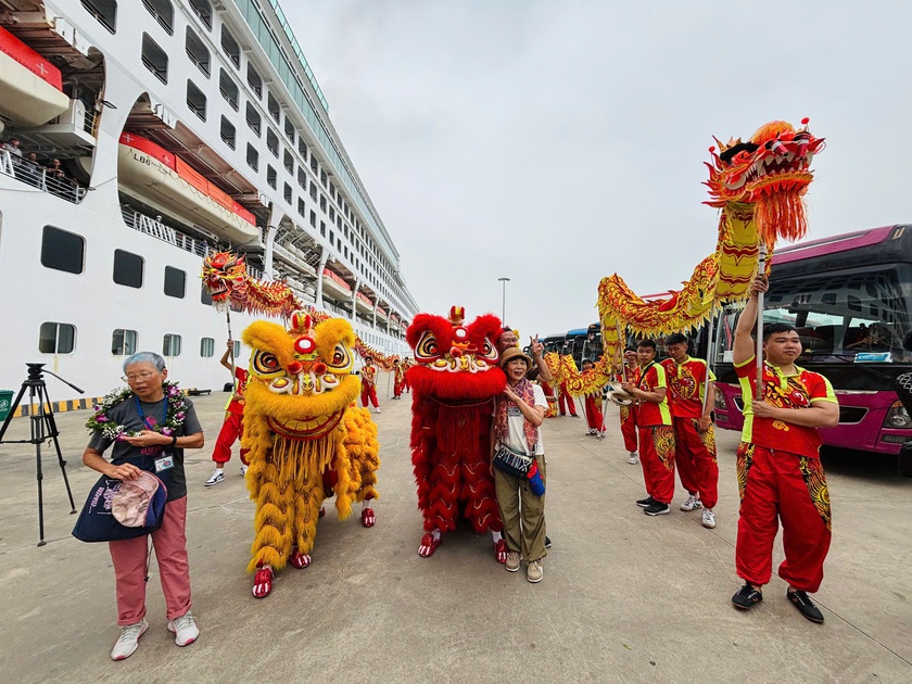 Quảng Ninh: Đón tàu biển quốc tế chở 1700 khách - Ảnh 3.