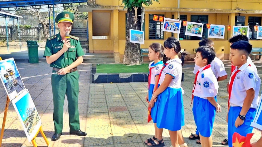 Buổi học đặc biệt "Em yêu biển đảo quê hương" đúng ngày lễ lớn - Ảnh 1.