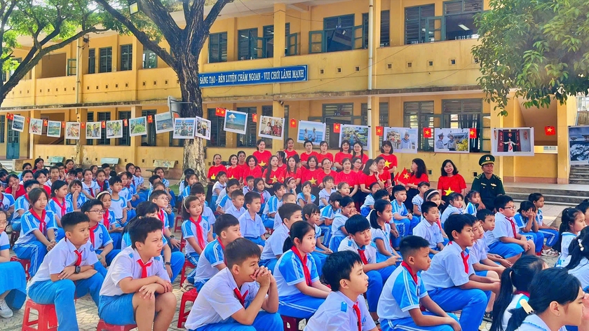 Buổi học đặc biệt "Em yêu biển đảo quê hương" đúng ngày lễ lớn - Ảnh 2.