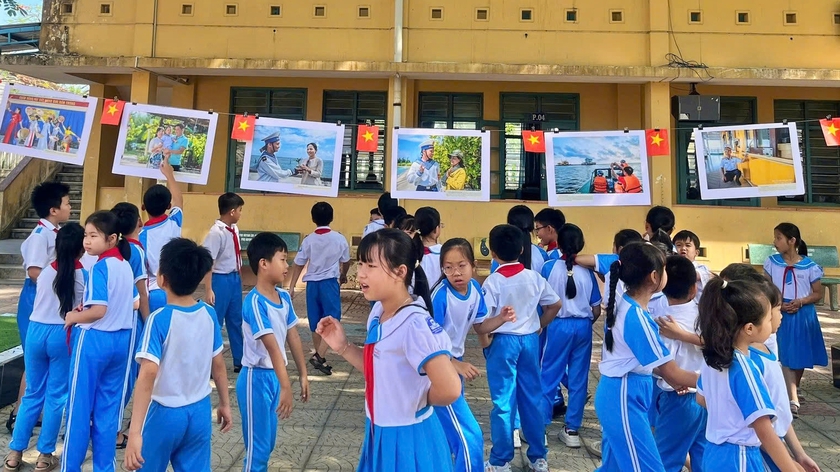 Buổi học đặc biệt "Em yêu biển đảo quê hương" đúng ngày lễ lớn - Ảnh 3.