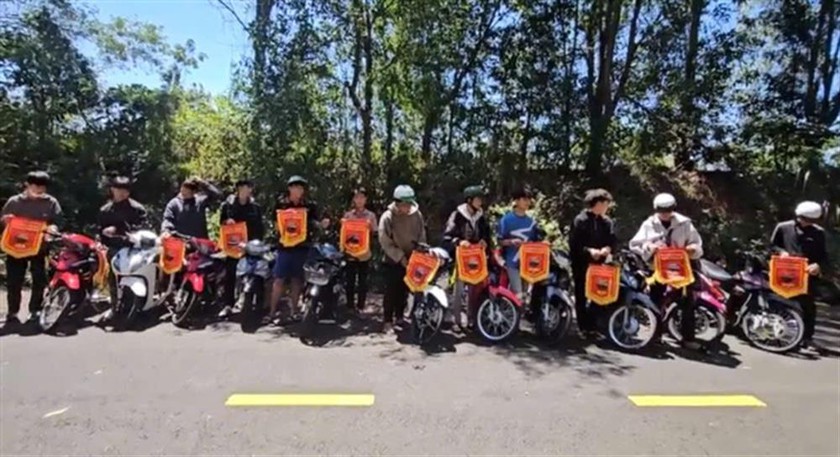 “Tóm gọn” 2 nhóm thanh niên chuẩn bị tổ chức đua xe trái phép trong ngày lễ 30/4 - Ảnh 2.