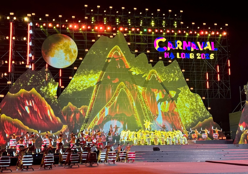 Quảng Ninh: Biển người đổ về Lễ hội Carnaval Hạ Long 2025 - Ảnh 1.