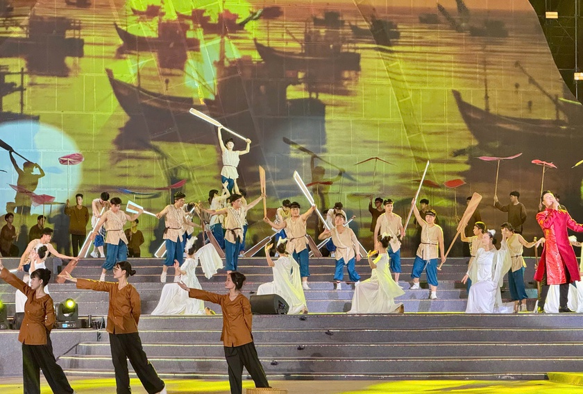 Quảng Ninh: Biển người đổ về Lễ hội Carnaval Hạ Long 2025 - Ảnh 4.
