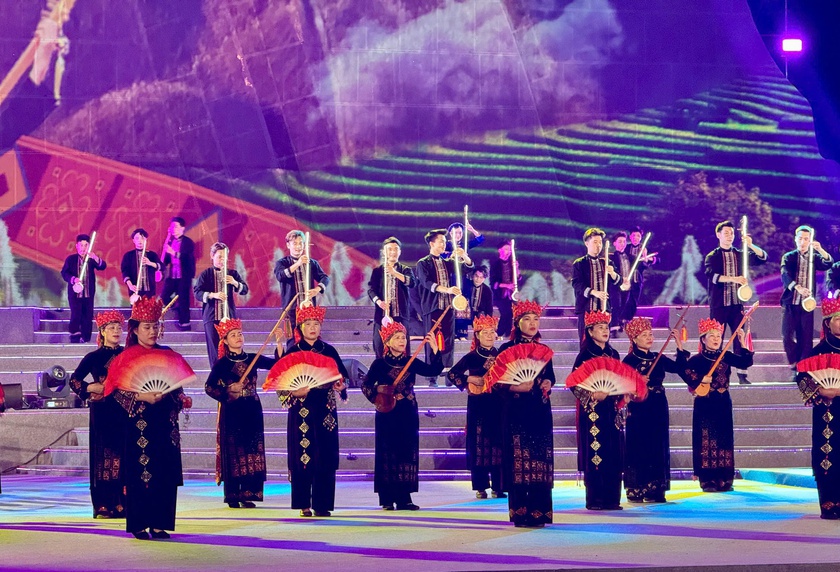 Quảng Ninh: Biển người đổ về Lễ hội Carnaval Hạ Long 2025 - Ảnh 5.