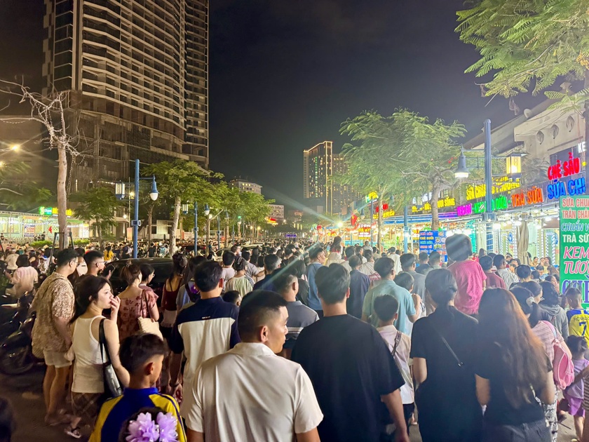 Quảng Ninh: Biển người đổ về Lễ hội Carnaval Hạ Long 2025 - Ảnh 2.
