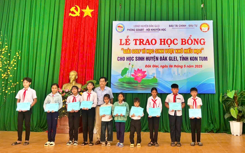 Trao học bổng giải Golf vì học sinh vượt khó hiếu học tại Đắk Glei và Tu Mơ Rông, Kon Tum - Ảnh 1.