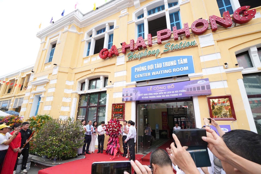 Hải Phòng: Khai trương đoàn tàu vip mang tên "Hoa Phượng Đỏ". - Ảnh 4.