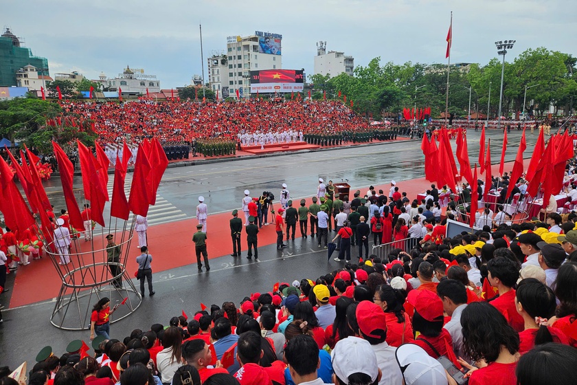 Chương trình Duyệt đội ngũ và Diễu hành quần chúng, khơi dậy khát vọng vươn lên của Hải Phòng - Ảnh 2.