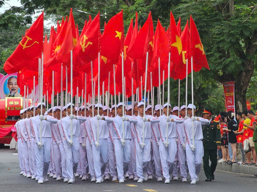 Chương trình Duyệt đội ngũ và Diễu hành quần chúng, khơi dậy khát vọng vươn lên của Hải Phòng - Ảnh 7.