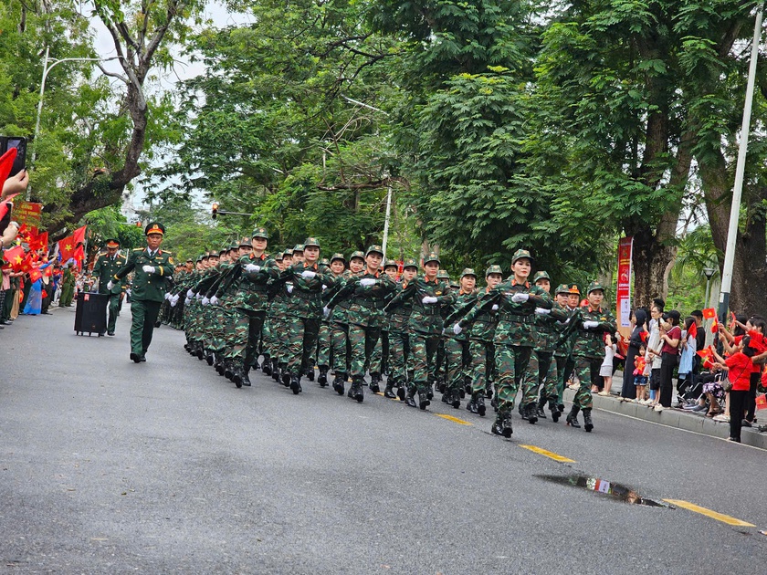 Chương trình Duyệt đội ngũ và Diễu hành quần chúng, khơi dậy khát vọng vươn lên của Hải Phòng - Ảnh 16.