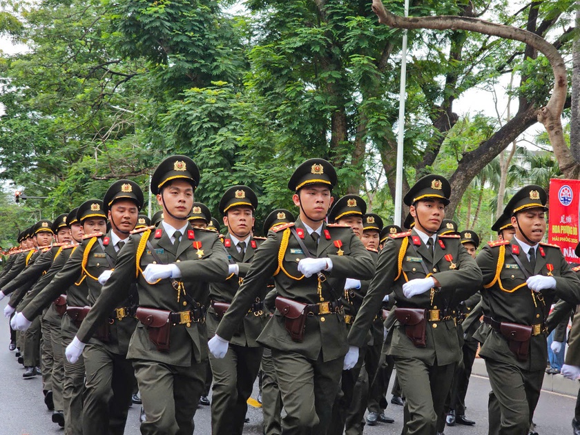 Chương trình Duyệt đội ngũ và Diễu hành quần chúng, khơi dậy khát vọng vươn lên của Hải Phòng - Ảnh 15.