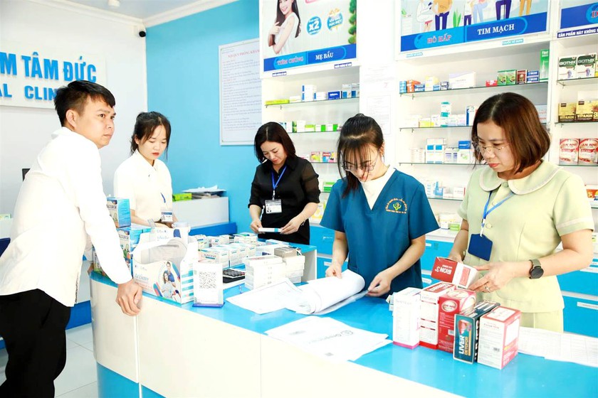 Lào Cai tổng kiểm tra kinh doanh thuốc, thực phẩm chức năng, mỹ phẩm - Ảnh 3.