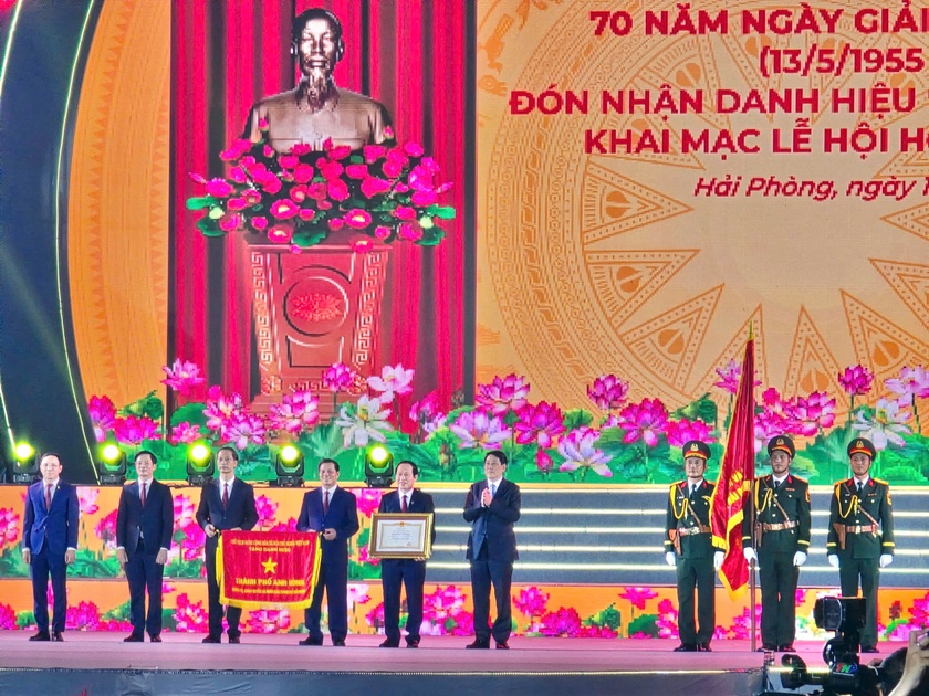 Hải Phòng nhận danh hiệu Thành phố Anh Hùng - Ảnh 1.