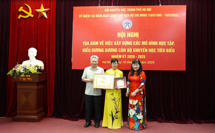 Hà Nội biểu dương gương cán bộ khuyến học tiêu biểu nhiệm kỳ 2020-2025 - Ảnh 10.