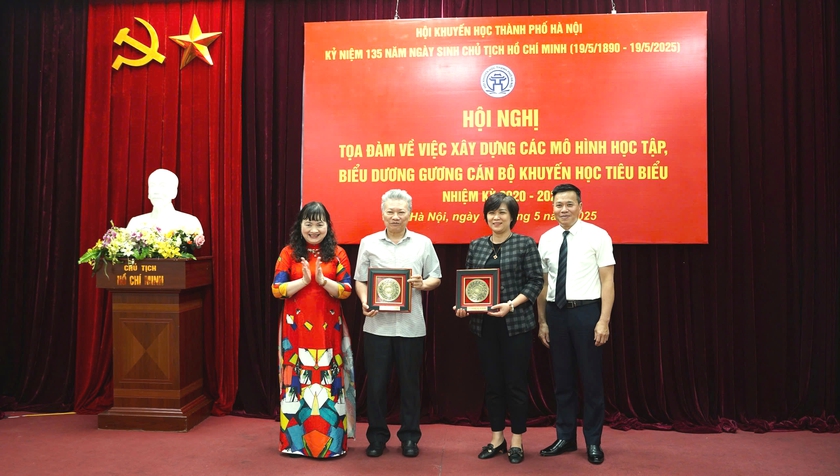 Hà Nội biểu dương gương cán bộ khuyến học tiêu biểu nhiệm kỳ 2020-2025 - Ảnh 7.