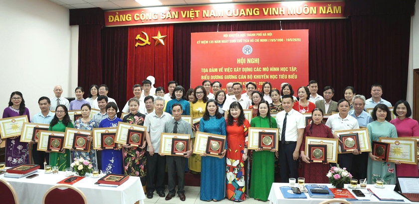 Hà Nội biểu dương gương cán bộ khuyến học tiêu biểu nhiệm kỳ 2020-2025 - Ảnh 8.