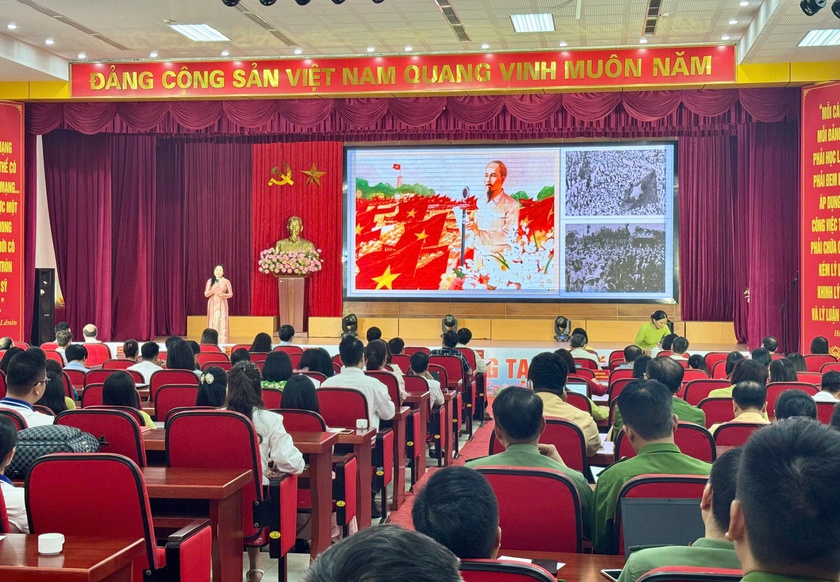 Hội thảo khoa học về cuộc đời, sự nghiệp và những tình cảm của Chủ tịch Hồ Chí Minh dành cho Quảng Ninh - Ảnh 2.
