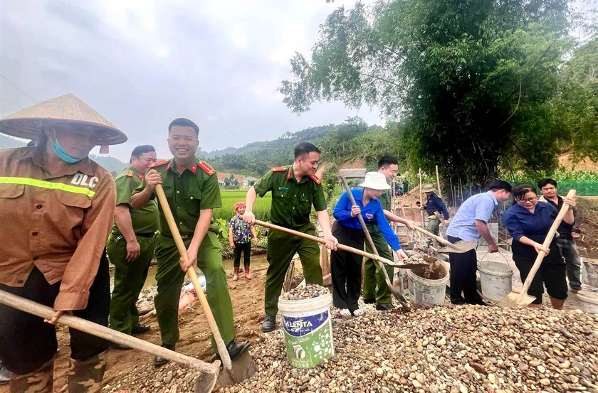 Lào Cai: Nhiều hoạt động thiết thực nhân kỷ niệm 135 năm ngày sinh Chủ tịch Hồ Chí Minh - Ảnh 5.