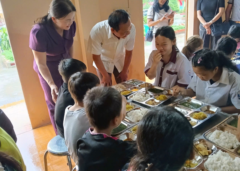 Khánh thành nhà bếp ăn, công trình phụ trợ Trường Tiểu học Nghĩa Tâm, huyện Văn Chấn, Yên Bái - Ảnh 2.