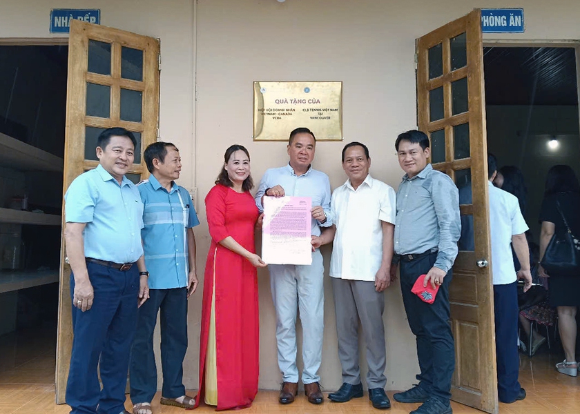 Khánh thành nhà bếp ăn, công trình phụ trợ Trường Tiểu học Nghĩa Tâm, huyện Văn Chấn, Yên Bái - Ảnh 1.