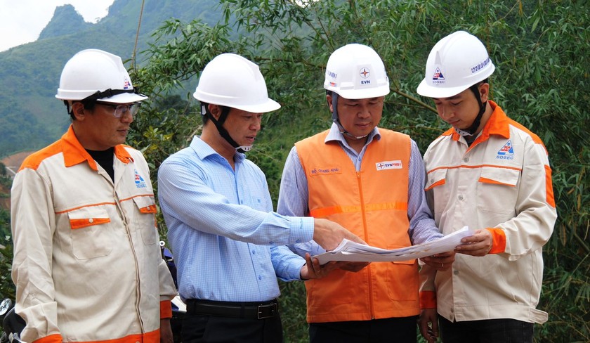 Xuyên lễ thi công đường dây 500kV Lào Cai- Vĩnh Yên đúng tiến độ - Ảnh 3.