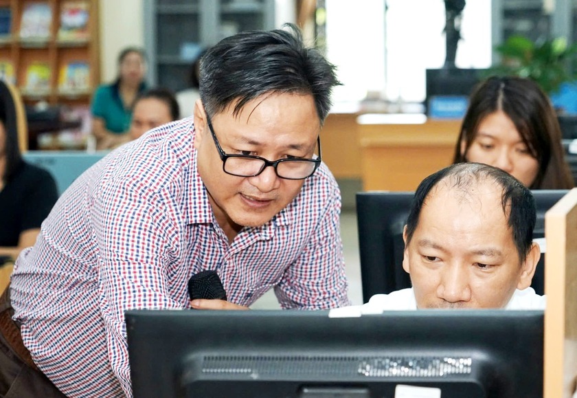 Đưa hệ thống thư viện dùng chung VietBiblio vào các trường học ở Lào Cai - Ảnh 4.