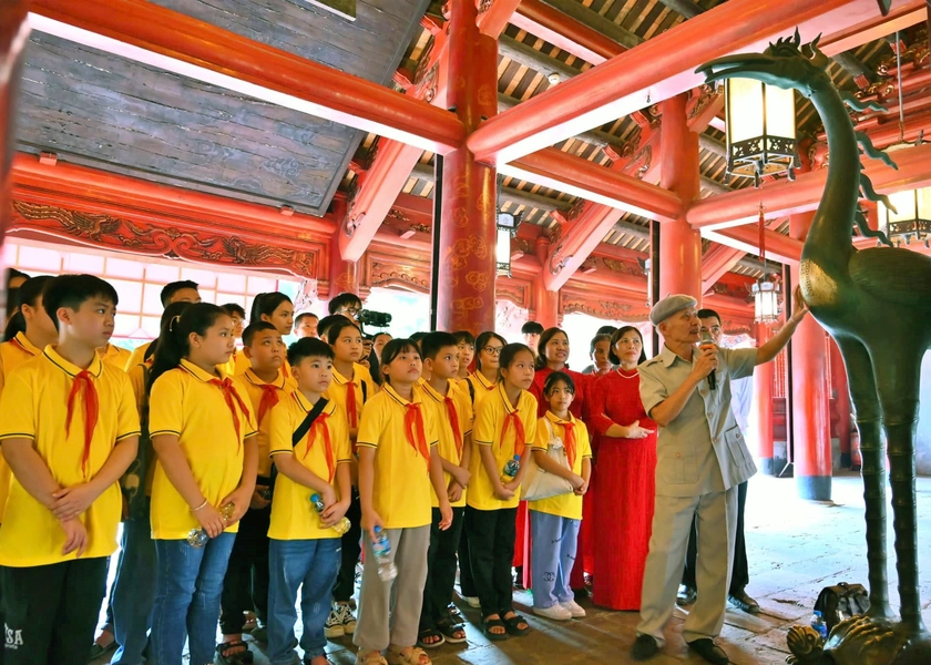 Gương sáng gia đình học tập trong dòng họ khuyến học tại Chẩn Kỳ, Ứng Hoà, Hà Nội - Ảnh 1.