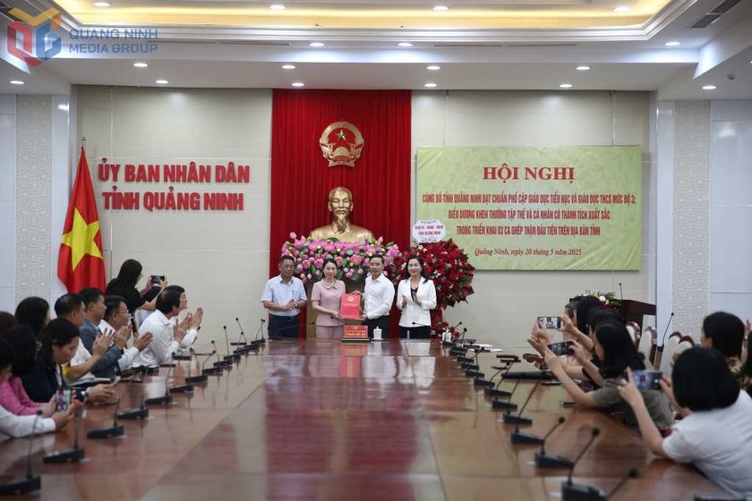 Quảng Ninh: Công bố tỉnh đạt chuẩn phổ cập giáo dục tiểu học và trung học cơ sở mức độ 3 - Ảnh 1.