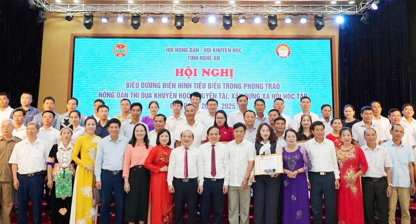 Tuyên dương 50 nông dân tiêu biểu phong trào khuyến học, khuyến tài - Ảnh 3.