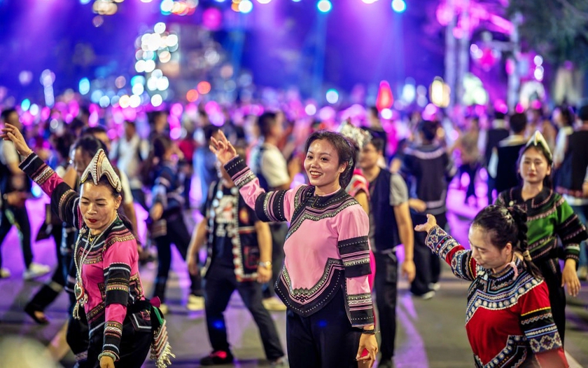 truc tiep bong da hom nay lịch Trung Quốc "nóng" lên với những điểm đến tránh nắng hè 2025 - Ảnh 1.