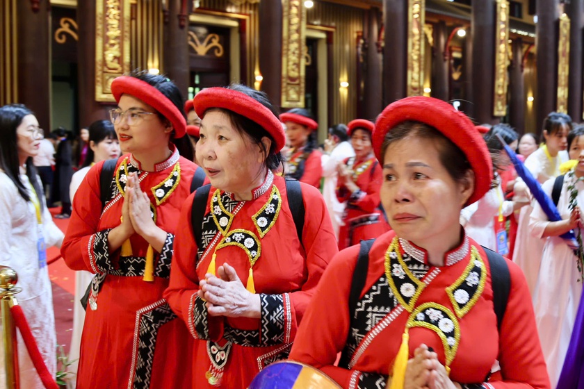 Quảng Ninh: Hàng vạn người đổ về Yên Tử để chiêm bái xá lợi Đức Phật - Ảnh 6.