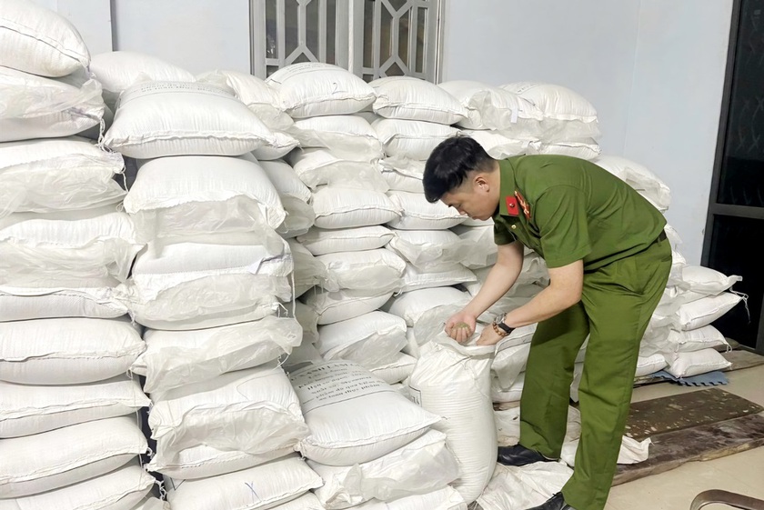 Lào Cai: Thu giữ 6,6 tấn giá đỗ ngâm ủ hóa chất độc hại- Ảnh 3. Lào Cai: Thu giữ 6,6 tấn giá đỗ ngâm ủ hóa chất độc hại- Ảnh 3.