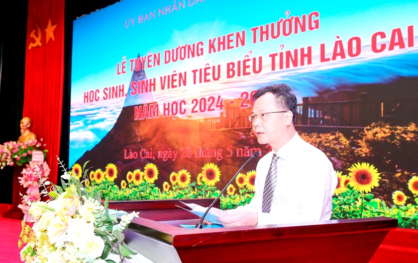 Lào Cai tuyên dương, khen thưởng 500 học sinh, sinh viên tiêu biểu xuất sắc - Ảnh 2.