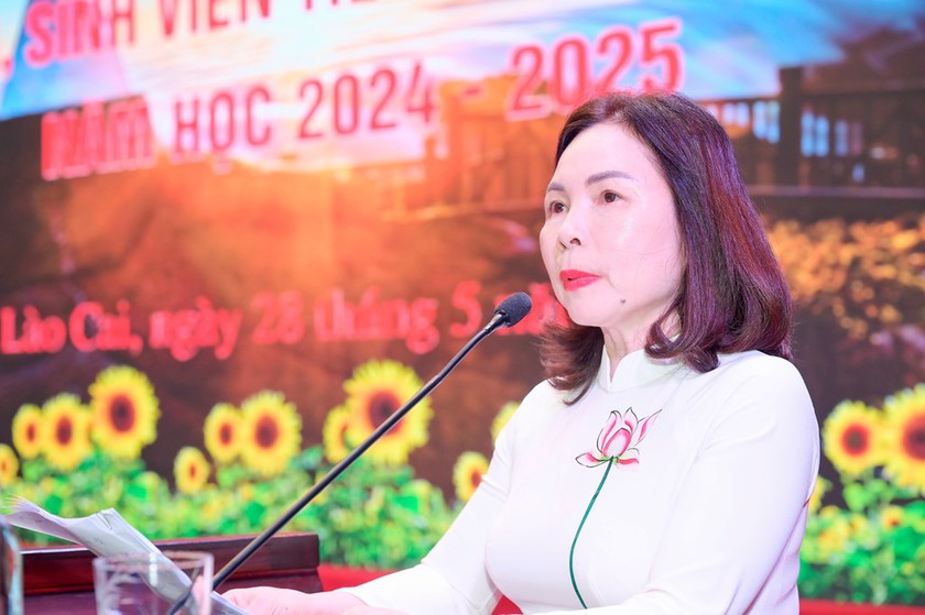 Lào Cai tuyên dương, khen thưởng 500 học sinh, sinh viên tiêu biểu xuất sắc - Ảnh 3.