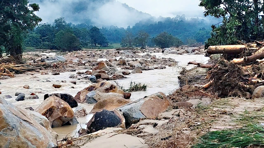 Lũ quét bản Long Thắng, biên giới Nghệ An tan hoang - Ảnh 1.