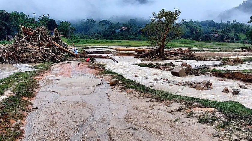 Lũ quét bản Long Thắng, biên giới Nghệ An tan hoang - Ảnh 2.