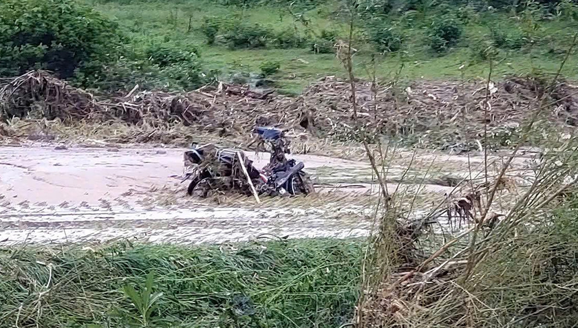Lũ quét bản Long Thắng, biên giới Nghệ An tan hoang - Ảnh 9.