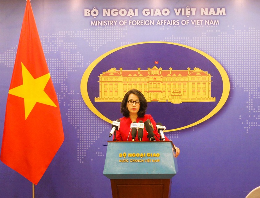 Người phát ngôn Bộ Ngoại giao: Không nên nghe theo lời dụ dỗ, môi giới "việc nhẹ lương cao" - Ảnh 1.