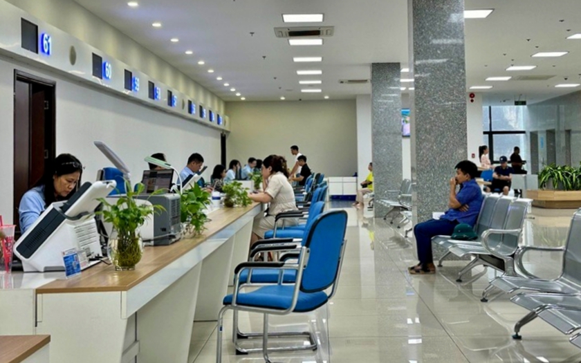 Bộ Nội vụ đang hướng dẫn các xã phường, đặc khu thành lập trung tâm hành chính công đáp ứng nhu cầu nhiệm vụ mới. Bộ Nội vụ đang hướng dẫn các xã phường, đặc khu thành lập trung tâm hành chính công đáp ứng nhu cầu nhiệm vụ mới.