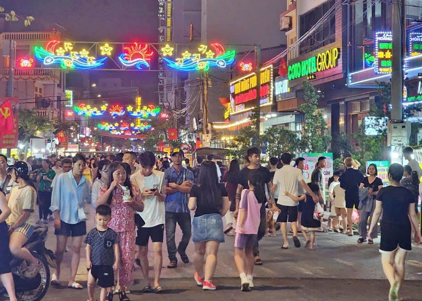 Khách du lịch đến đảo Cô Tô, Vân Đồn tăng kỷ lục - Ảnh 5.