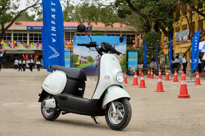 Lăn bánh chỉ hơn 16 triệu đồng, sạc 0 đồng, VinFast Motio hứa hẹn “càn quét” thị trường xe học sinh- Ảnh 1. Lăn bánh chỉ hơn 16 triệu đồng, sạc 0 đồng, VinFast Motio hứa hẹn “càn quét” thị trường bong da truc tiep k 1 học sinh- Ảnh 1.