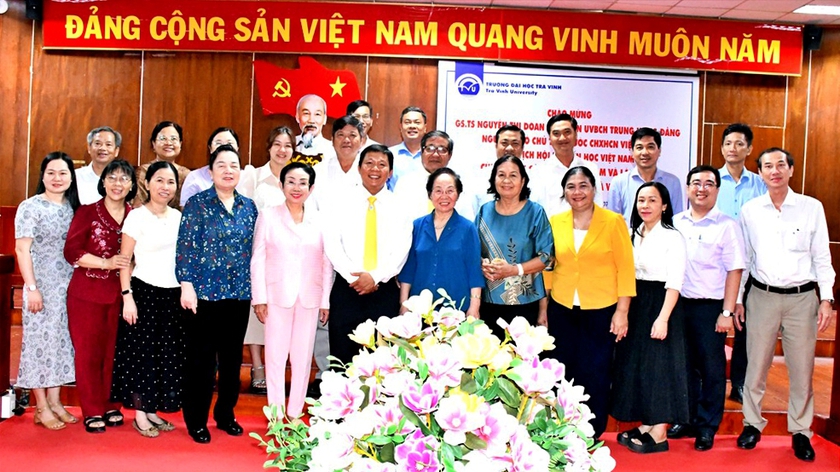 GS.TS Nguyễn Thị Doan, Chủ tịch Hội Khuyến học Việt Nam làm việc với Trường Đại học Trà bong da truc tiep ngoai hang anh - Ảnh 4.