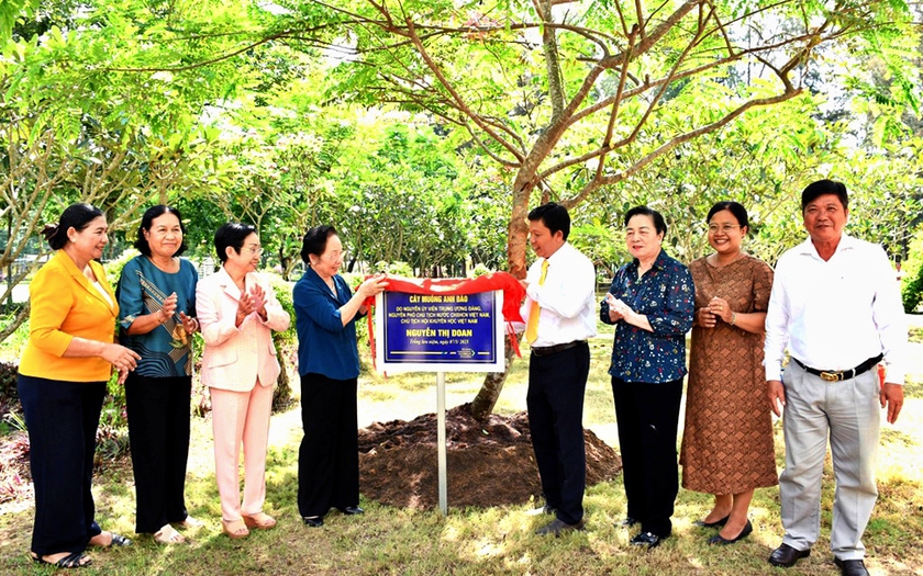 GS.TS Nguyễn Thị Doan, Chủ tịch Hội Khuyến học Việt Nam làm việc với Trường Đại học Trà bong da truc tiep ngoai hang anh - Ảnh 5.