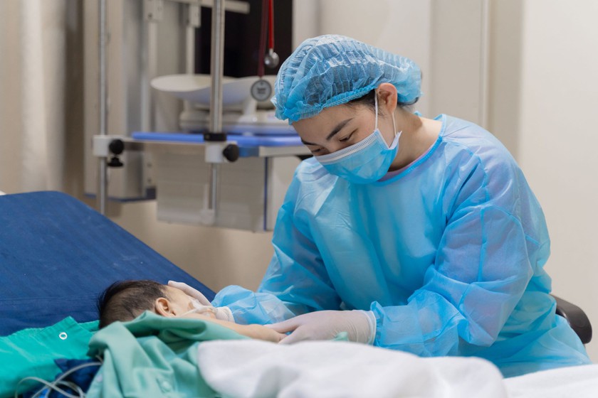 Vinmec ghép gan thành công cho bệnh nhi 8 tháng tuổi từ người hiến chết não- Ảnh 4. Vinmec ghép xem bong da truc tiep tren k+ thành công cho bệnh nhi 8 tháng tuổi từ người hiến chết não- Ảnh 4.