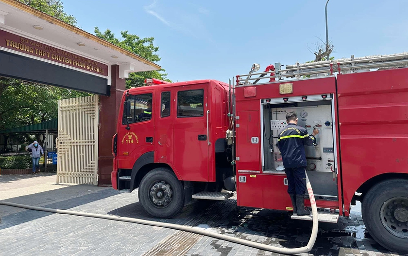 Cháy phòng thí nghiệm trường chuyên Phtruc tiep bong da xoivotv Bội Châu, sơ tán học sinh - Ảnh 1.