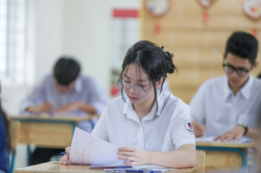 Hà Nội công bố đề và đáp án các môn trong kỳ thi vào lớp 10 năm 2025 - Ảnh 1.