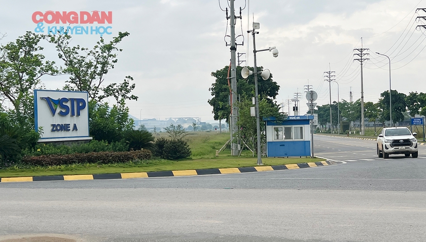 Nhiều công nhân làm vệ sinh ở Khu Công nghiệp VSIP bị 'quỵt tiền lương' - Ảnh 1.