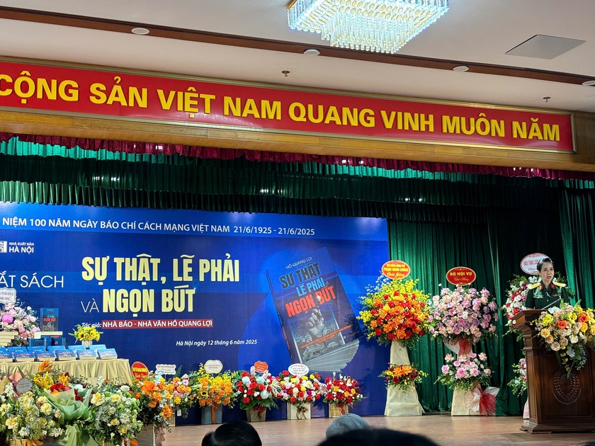 Nhà báo Hồ Quang Lợi ra mắt sách “Sự thật, Lẽ phải và Ngọn bút” - Ảnh 1.